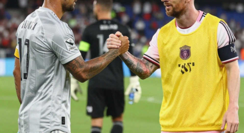 Zero in the Ledger: A No.9's Goal Drought, a One-Match Sample, and a Father's Televised Critique Zero in the Ledger: A No.9's Goal Drought, a One-Match Sample, and a Father's Televised Critique